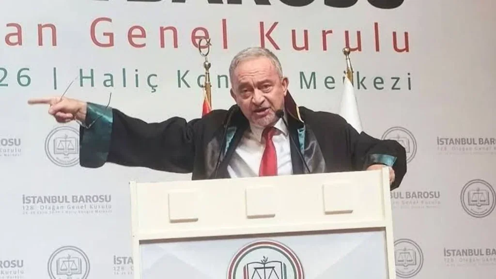 Ümit Kocasakal, 10 yıl sonra İstanbul Barosu’na döndü: “Mustafa Kemal’in askerleriyiz” sloganlarıyla kutlandı.