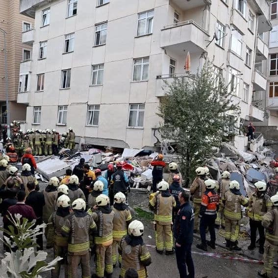 Maltepe'de 7 katlı bina çöktü